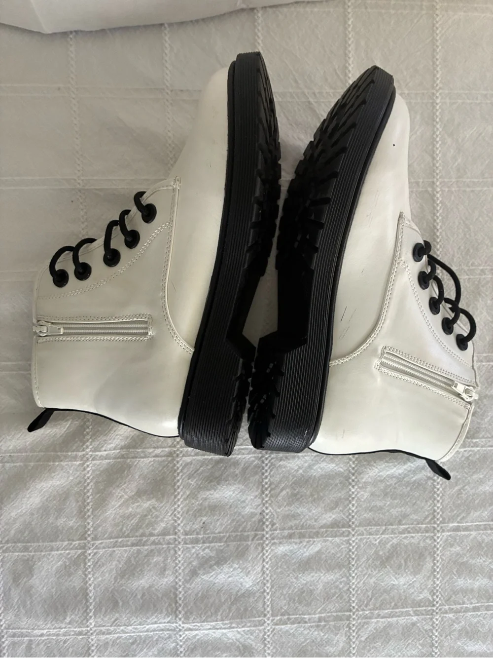 Steve Madden Y2K Shortie Lace Up Lug Sole Side Zip Combat Boot White Size 5